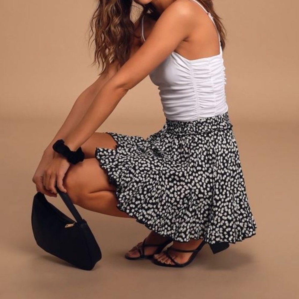 Lulu’s black white floral skirt